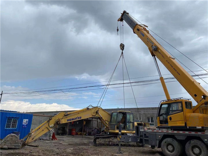 鄂州市25吨吊车的工作半径是多少？