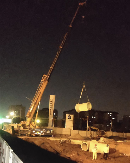 鄂州市“弯臂矫正”—— 吊车的 “形变补偿” 技术