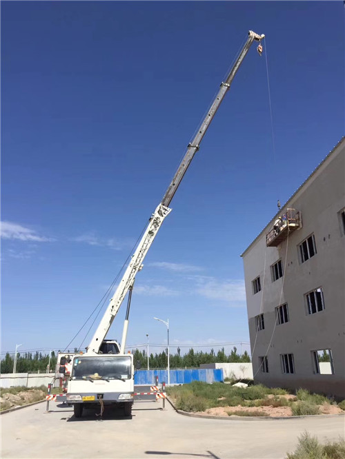 鄂州市“轻装强干”—— 吊车的 “轻量化臂架” 技术