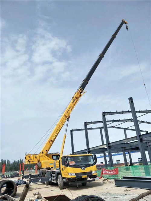 鄂州市超高层建筑钢结构吊装案例